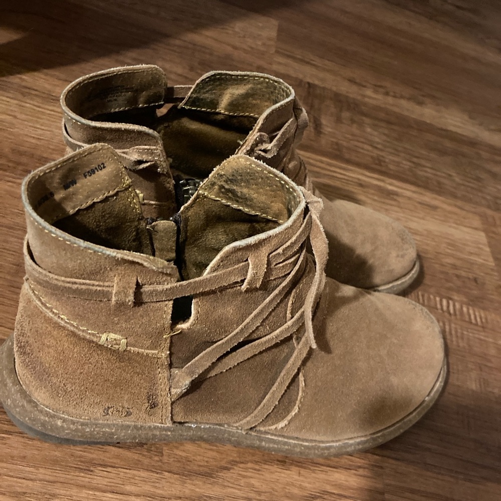 Born Tarklin Booties 7.5